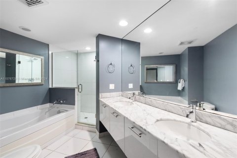 Copropriété à vendre à Miami, Floride: 2 chambres, 104.33 m2 № 1147215 - photo 24