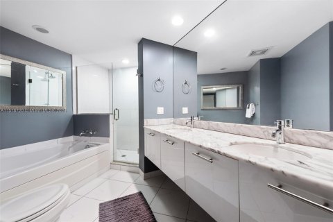 Copropriété à vendre à Miami, Floride: 2 chambres, 104.33 m2 № 1147215 - photo 25