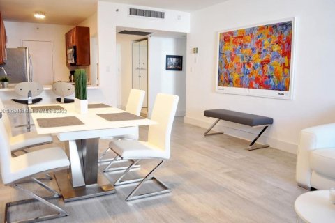 Condominio en venta en Miami Beach, Florida, 1 dormitorio, 62.71 m2 № 8605 - foto 1