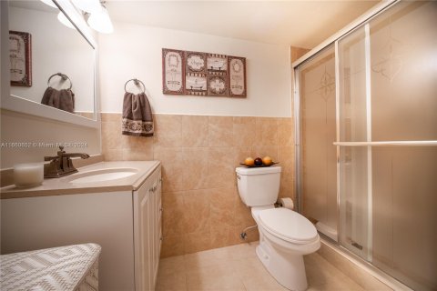 Condo in Miami, Florida, 2 bedrooms  № 1381964 - photo 28