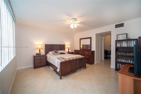 Copropriété à vendre à Miami, Floride: 2 chambres, 133.31 m2 № 1381964 - photo 25