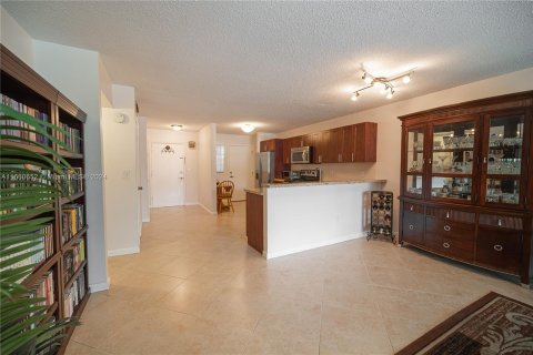 Condo in Miami, Florida, 2 bedrooms  № 1381964 - photo 13