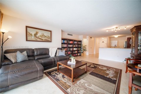 Condo in Miami, Florida, 2 bedrooms  № 1381964 - photo 18