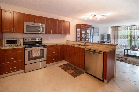 Condo in Miami, Florida, 2 bedrooms  № 1381964 - photo 7