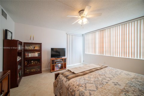 Condo in Miami, Florida, 2 bedrooms  № 1381964 - photo 27