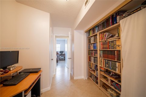 Condo in Miami, Florida, 2 bedrooms  № 1381964 - photo 29