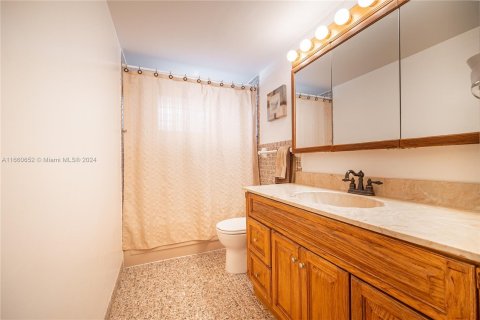 Condo in Miami, Florida, 2 bedrooms  № 1381964 - photo 22