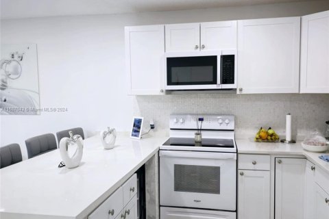 Condominio en venta en Hollywood, Florida, 1 dormitorio, 51.28 m2 № 1427488 - foto 11