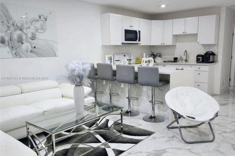 Condominio en venta en Hollywood, Florida, 1 dormitorio, 51.28 m2 № 1427488 - foto 9