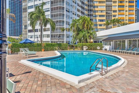 Copropriété à vendre à Hallandale Beach, Floride: 3 chambres, 130.06 m2 № 1174480 - photo 9