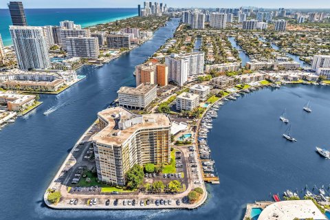 Condominio en venta en Hallandale Beach, Florida, 3 dormitorios, 130.06 m2 № 1174480 - foto 3