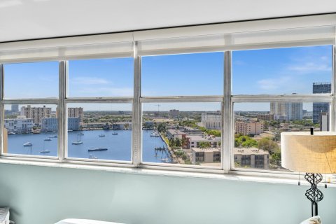 Copropriété à vendre à Hallandale Beach, Floride: 3 chambres, 130.06 m2 № 1174480 - photo 19