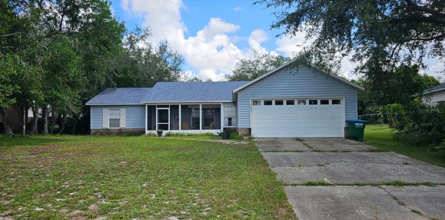 House in Deltona, Florida 3 bedrooms, 151.24 sq.m. № 1365251