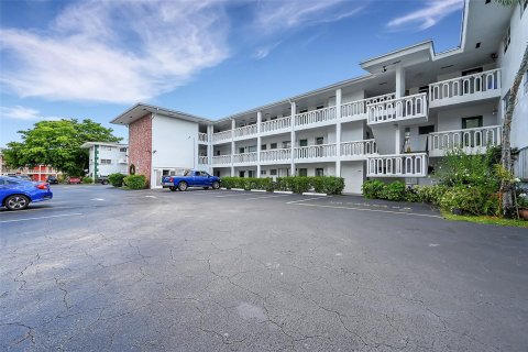 Condo in Plantation, Florida, 2 bedrooms  № 1092224 - photo 2