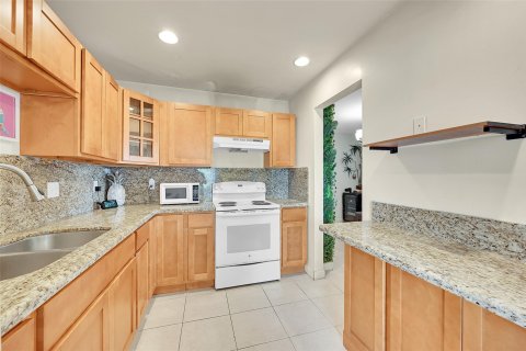 Condo in Plantation, Florida, 2 bedrooms  № 1092224 - photo 25