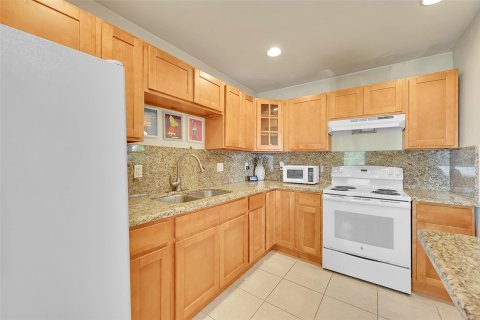 Condo in Plantation, Florida, 2 bedrooms  № 1092224 - photo 24