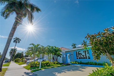 Villa ou maison à vendre à Hollywood, Floride: 4 chambres, 159.61 m2 № 1016904 - photo 4