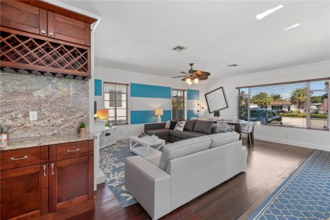 Casa en venta en Hollywood, Florida, 4 dormitorios, 159.61 m2 № 1016904 - foto 11