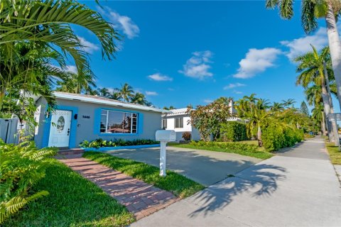 House in Hollywood, Florida 4 bedrooms, 159.61 sq.m. № 1016904 - photo 5