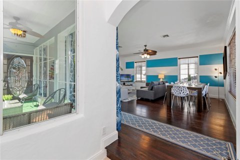 Casa en venta en Hollywood, Florida, 4 dormitorios, 159.61 m2 № 1016904 - foto 3