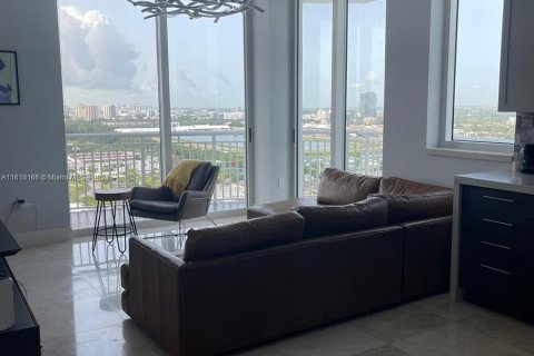 Condominio en venta en Hallandale Beach, Florida, 2 dormitorios, 125.79 m2 № 1269747 - foto 2