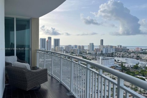 Condo in Hallandale Beach, Florida, 2 bedrooms  № 1269747 - photo 17