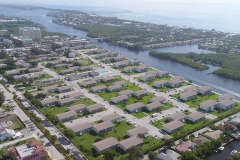 Condominio en venta en Boynton Beach, Florida, 2 dormitorios, 75.72 m2 № 602185 - foto 26