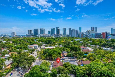 Propiedad comercial en venta en Miami, Florida № 1365829 - foto 18