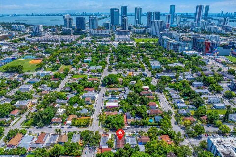 Propiedad comercial en venta en Miami, Florida № 1365829 - foto 20