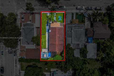 Propiedad comercial en venta en Miami, Florida № 1365829 - foto 1