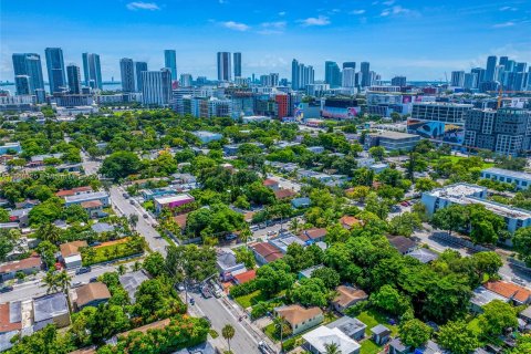 Propiedad comercial en venta en Miami, Florida № 1365829 - foto 6