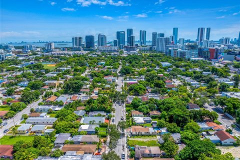 Propiedad comercial en venta en Miami, Florida № 1365829 - foto 17