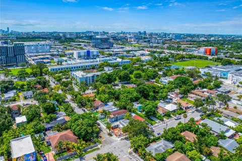 Propiedad comercial en venta en Miami, Florida № 1365829 - foto 10