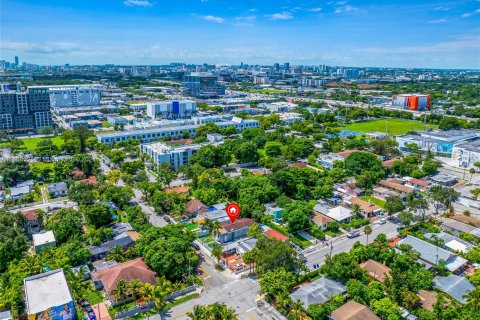 Propiedad comercial en venta en Miami, Florida № 1365829 - foto 9