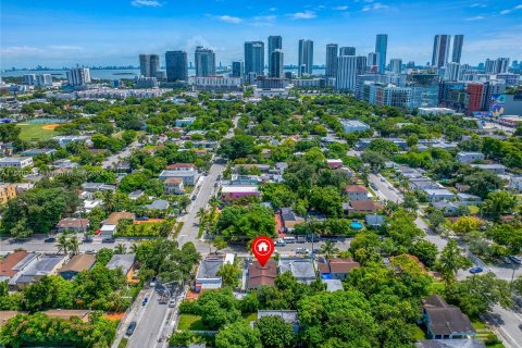 Propiedad comercial en venta en Miami, Florida № 1365829 - foto 3