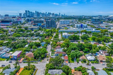 Propiedad comercial en venta en Miami, Florida № 1365829 - foto 8