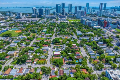 Propiedad comercial en venta en Miami, Florida № 1365829 - foto 21