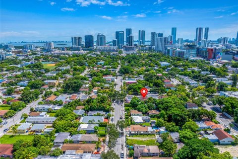 Propiedad comercial en venta en Miami, Florida № 1365829 - foto 15