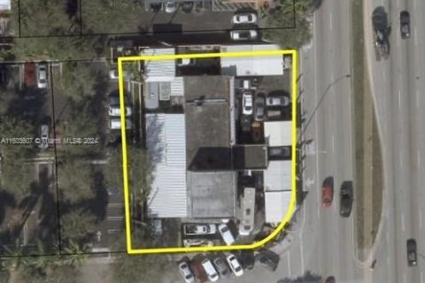 Commercial property in Hialeah, Florida № 1223006 - photo 20