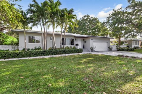 House in Miami Shores, Florida 3 bedrooms, 215.25 sq.m. № 1135686 - photo 1