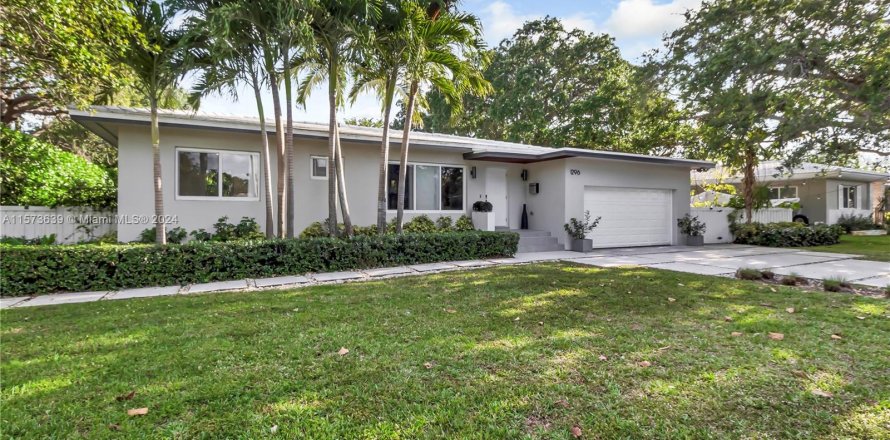 House in Miami Shores, Florida 3 bedrooms, 215.25 sq.m. № 1135686