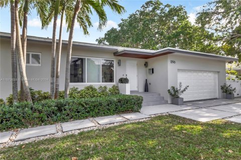 House in Miami Shores, Florida 3 bedrooms, 215.25 sq.m. № 1135686 - photo 5