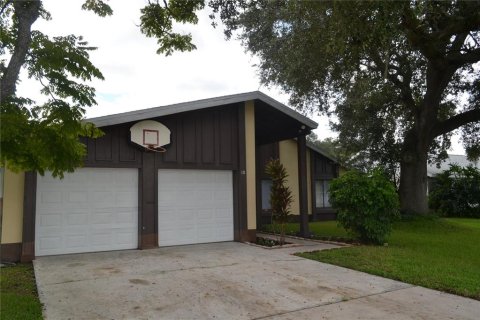 House in Kissimmee, Florida 4 bedrooms, 160.91 sq.m. № 1363230 - photo 2