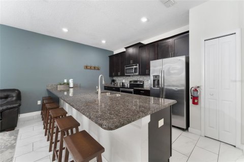 Touwnhouse à vendre à Kissimmee, Floride: 4 chambres, 177.81 m2 № 811650 - photo 9