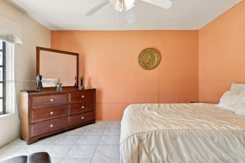 Casa en venta en Miami, Florida, 4 dormitorios, 292.92 m2 № 1383631 - foto 17