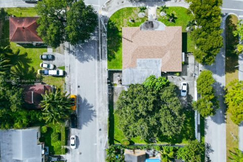 Villa ou maison à vendre à Miami, Floride: 4 chambres, 292.92 m2 № 1383631 - photo 30