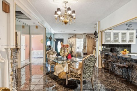 Casa en venta en Miami, Florida, 4 dormitorios, 292.92 m2 № 1383631 - foto 13