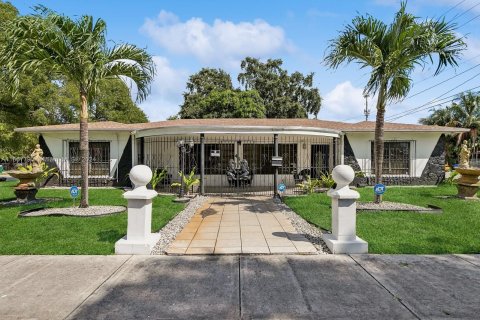 Villa ou maison à vendre à Miami, Floride: 4 chambres, 292.92 m2 № 1383631 - photo 2