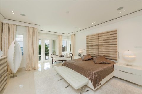 Villa ou maison à vendre à Fort Myers, Floride: 7 chambres, 1215.44 m2 № 589591 - photo 18