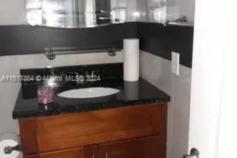 Condominio en venta en Miami Gardens, Florida, 1 dormitorio, 72 m2 № 959026 - foto 5